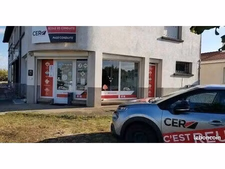 local commercial à louer les ancizes