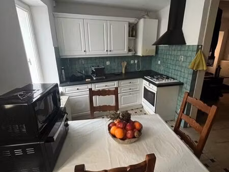 à louer maison de ville avec jardin sur commentry