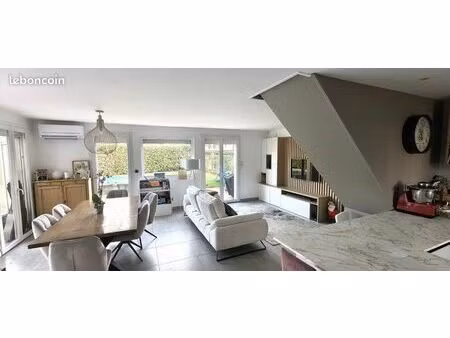 maison familiale 140 m² t6– centre de genas – calme  belles prestations et jardin avec pis