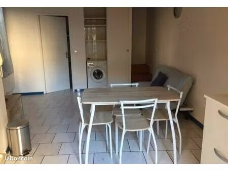 appartement t2 meublé avec cour  local et clim