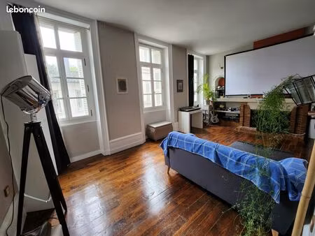 a louer - 56 m2 avec ascenseur et climatisation- rue de belat à angoulême (16)