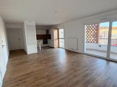 t3 67 m² récent – balcon – ascenseur – parking – dpe b