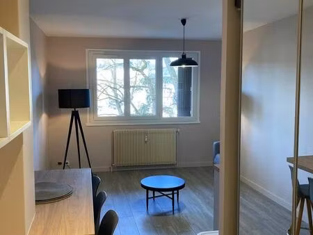studio 26m2  meublé avec emplacement parking privé  lyon 4eme