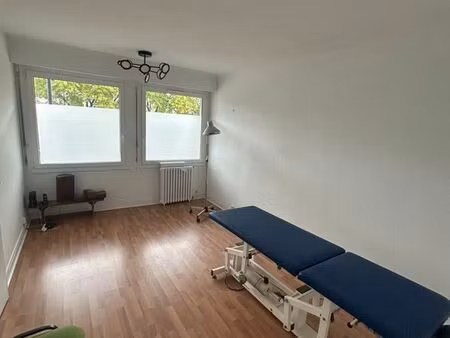 local professionnel pour profession paramédicale   psychologue.......