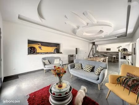 maison d’exception pour passionné d’automobile – garage showroom 120 m²