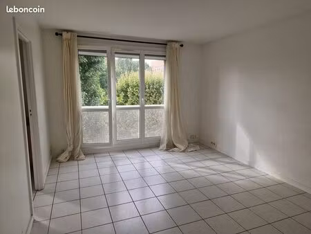 t3 53 m² 1300 euros (chauffage collectif compris)