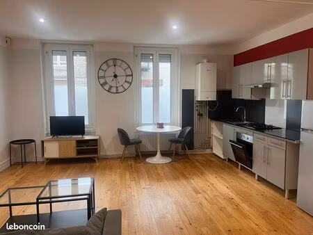 très grand t2 meublé situé à 2 minutes à pied de la gare de périgueux et à 10 minutes à pi