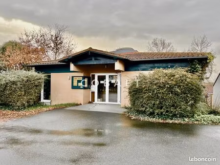 bureaux 176 m² monnières