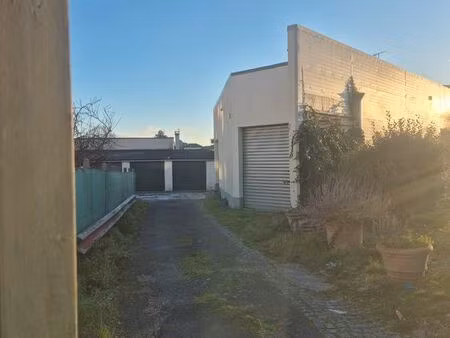 local entrepôt sécurisé 50m2