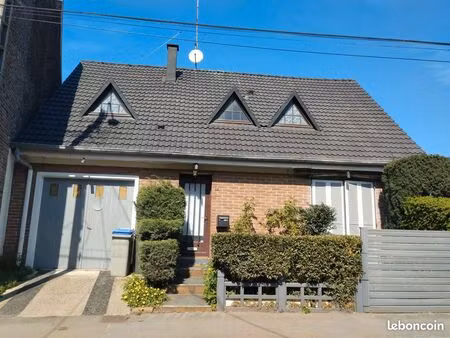 maison individuelle avec beau jardin  terrasse et véranda