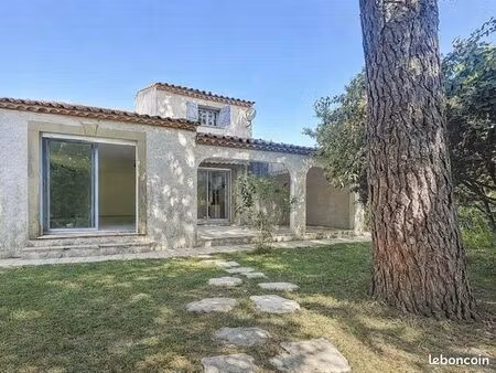 maison de 110 m2 + garage et jardin clos à 5 min de toutes commodités