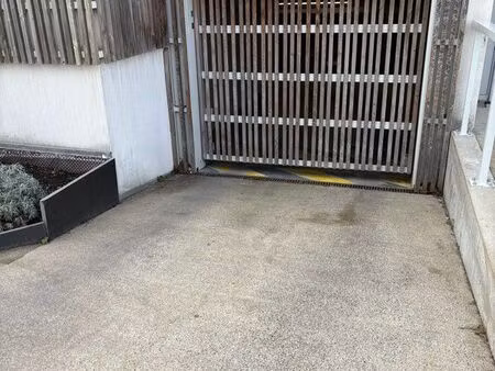 location place parking sécurisée