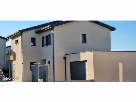 villa récente 140 m² à louer sur charly