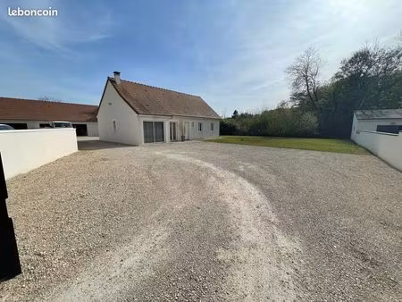 maison récente avec double garage