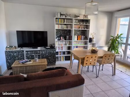 particulier loue t2+ place de parking