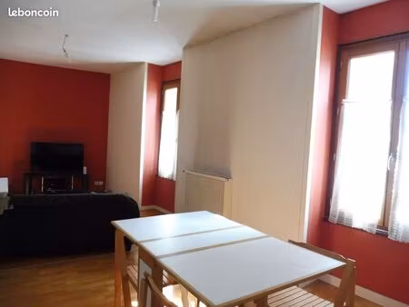 appartement 40m2 au pied de la cathedrale avec parking et cave