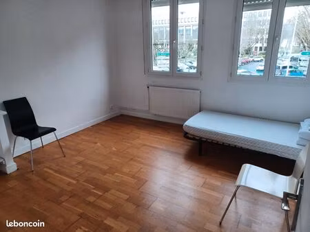 a louer t3 en face de la mairie