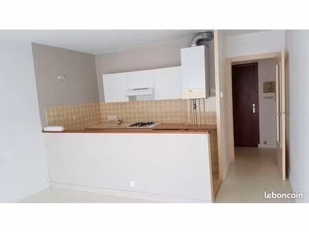 particulier loue à l'année un studio