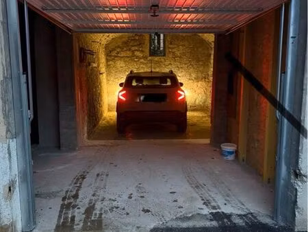 grand garage 2 voitures plus stockage