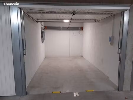 loue garage gratte-ciel proximité tram t6