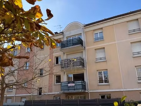 t2 - cergy grand centre - 8 minutes à pied rer a - 44m2 - balcon - box fermé