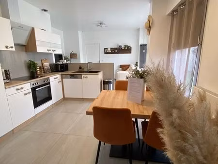 t2 rénové - 43 m2 - croisé laroche - parking&cave