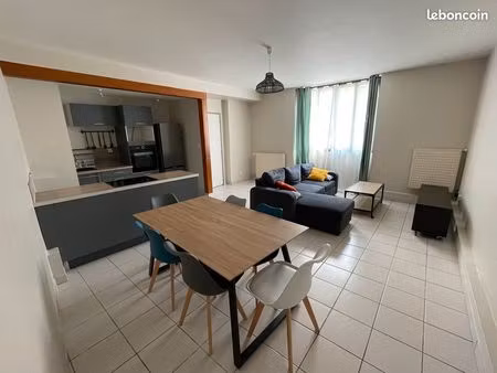 t3 meublé situé au cœur du centre historique d'ancenis