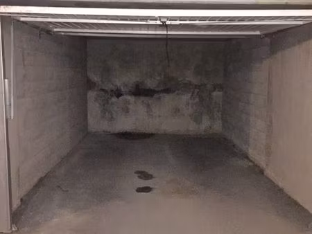 box fermé 19m2 - lyon 1er