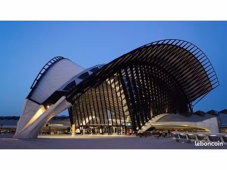 place garage proche aéroport lyon saint exupery