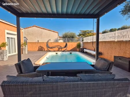 villa avec jolie vue d'une superficie total de 207m2 sur un terrain de 440 m2