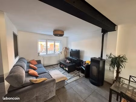 maison de lotissement entièrement rénovée