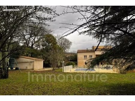 villa 2 pièces 251 m²