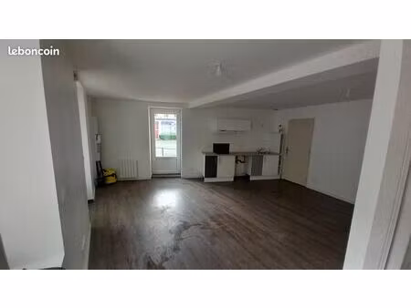 appartement t2 rdc - 50m2 - petit balcon et cuisine