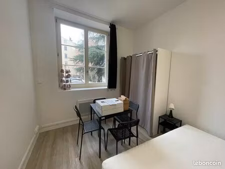 studio 1 pièce 24 m²