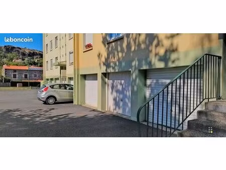 parking/box 15 m² vals pres le puy