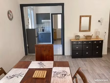 jolie studio meublé 400