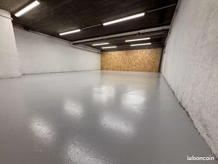 entrepot local sécurisé pour stockage  dépot  garde meuble  e-commerce