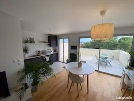 t2 d'exception en attique – 54 m² + terrasse 22 m² – dernier étage – anse