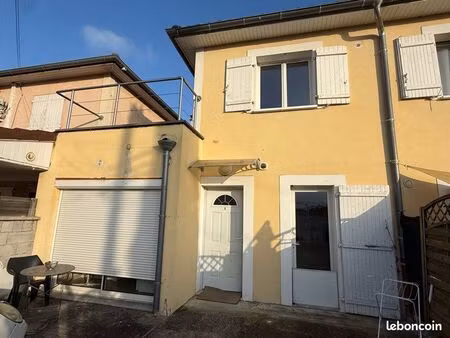 t4 meublé 70 m² avec terrasse & stationnements – quartier résidentiel