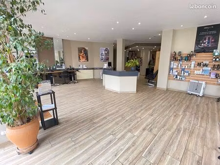 local commercial 150 m²