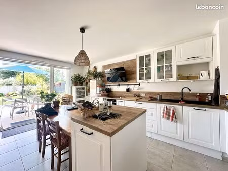 villa 4 pièces 82 m²