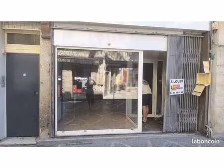 local commercial rue des martyrs de vingre