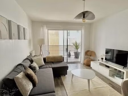 2 pièces 48m² + terrasse + box  face cinéville