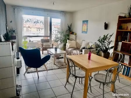t3 de 77 m2 avec terrasse et garage centre-ville