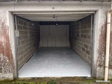 garage fermé 15 m2 avec électricité dans une impasse