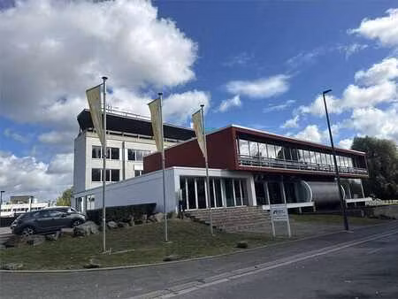 unieke kantoren met parking en verschillende oppervlaktes