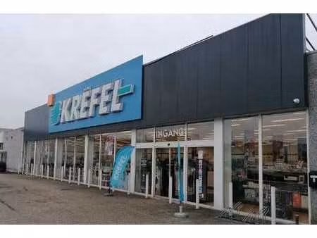 uitstekend gelegen commercieel pand naast brico