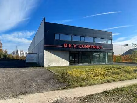 bâtiment industriel à louer à bilzen