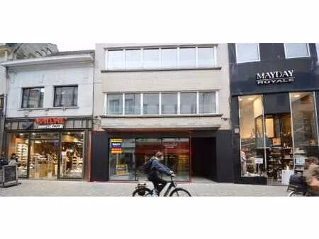 vernieuwd commercieel gelijkvloers nabij grote markt