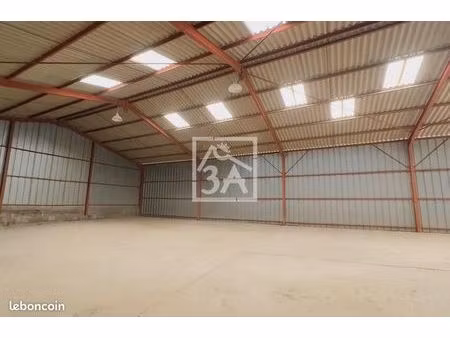 hangar 3 pièces 603 m²